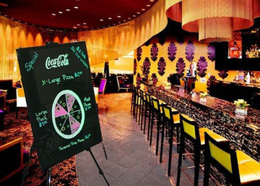 L'abitudine riutilizzabile e durevole ha condotto le insegne al neon che annunciano l'esposizione variabile del menu
