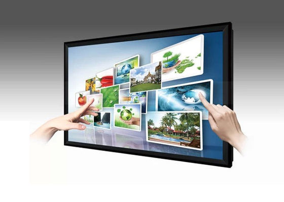 Touch screen tutto in un desktop del computer/PC fissato al muro della compressa