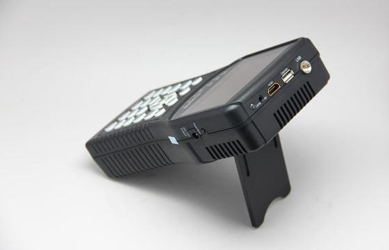 Metro satellite portatile DVB-S2 a 4.3 pollici del cercatore con il terminale tenuto in mano di posizione di HDMI